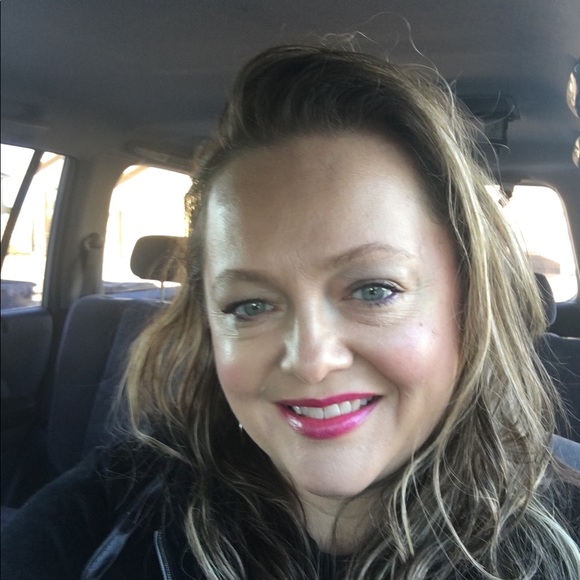 Meet your Posher, Nancy - Picture 1 of 2